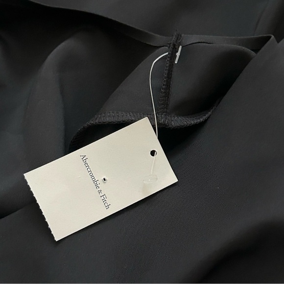 Abercrombie & Fitch Seamless Matte Long Sleeve Top - Picture 6 of 9